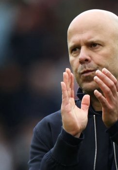 Arne Slot Niderlandiya terma jamoasini boshqarib «Liverpul»ga foyda keltiradi