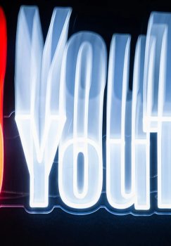 YouTube с помощью искусственного интеллекта выявляет поддельные видео