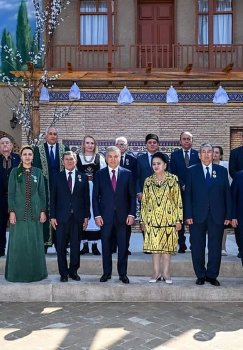 Prezident Yakkasaroydagi milliy madaniy markaz paviloniga tashrif buyurdi