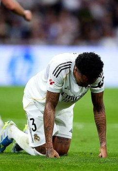 Защитник «Реал Мадрида» Эдер Милитао перенесет повторную операцию