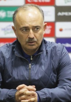 Samvel Babayan Andijon klubidagi bosh murabbiylik lavozimidan istefoga chiqdi
