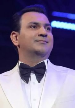 Imron gave a $20,000 watch to a fan at the concert