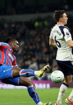 "Тоттенхэм" проиграл "Кристал Пэлас" на своем поле