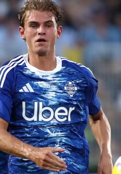 Manchestersiti Nikolas Pasni Bernardo Silvaning o'rniga qaraydi