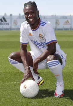 Liverpul Real Madridning yosh yarim himoyachisi Kamavingani olib kelishga tayyor