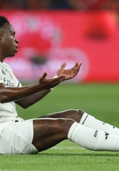 Diouf supported Vinius in the fight against racism