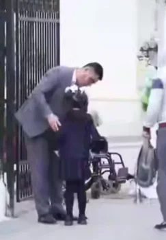 Direktor har kuni 2500 o‘quvchini shaxsan kutib oladi