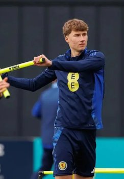 Manchester Siti va Arsenal yosh futbolchini kuzatib bormoqda