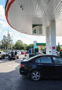 Rossiyada benzin ishlab chiqarish kamayib yoqilg'i taqchilligi kuchaymoqda