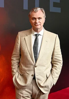 «Kristofer Nolan» sunʼiy intellektni Troyan oti bilan solishtirdi
