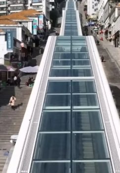 The world's highest escalator has been launched in the mountains of China.