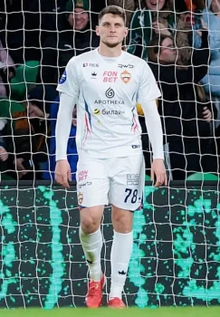 Igor Diveev bolaligida nemis yulduzlari bilan suratga tushgan