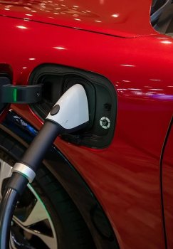 Elektromobillar uchun quvvatlash infratuzilmasi va haydovchilar xavotiri kamaymoqda