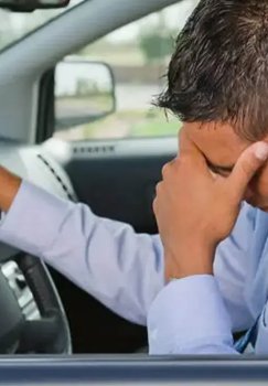 Yo'l harakati qoidalarini buzganlik uchun jarima haydovchiga rasmiylashtiriladi