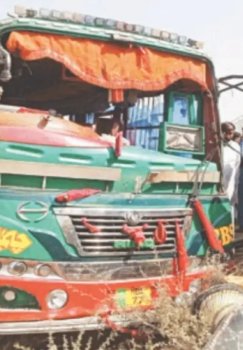 Pokistonda avtobus va yuk mashinasi to‘qnashdi: 11 halok bo‘ldi