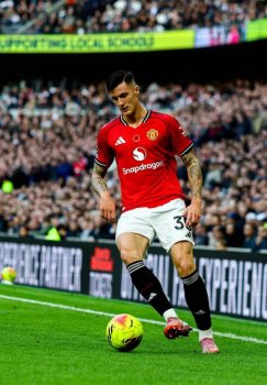 Бенямин Шешко в феврале стал лучшим игроком "МЮ"