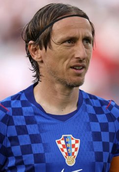 Luka Modrich «Milan» bilan shartnomasini yana bir yilga uzaytirdi