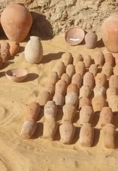 Misrda qadimgi maqbaralar va yozuvli idishlar topildi