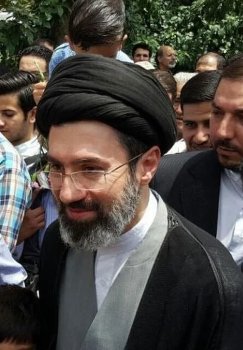 Eron rahbari Mujtabo Xomanaiy raketa hujumidan omon qoldi