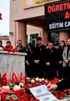 В Стамбуле ученик зарезал учителя биологии