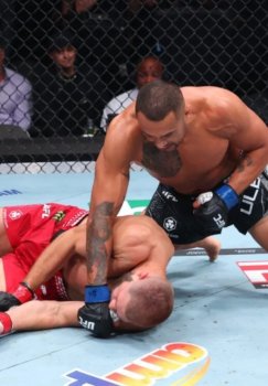 Karlos Ulberg birinchi raunddayoq nokaut bilan UFC chempioni boaldi