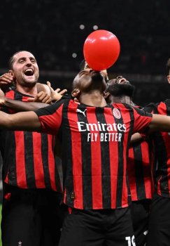 Jessi Marsh bolaligidan "Milan"ga muxlislik qiladi