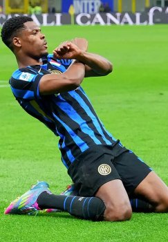 Dumfries returns to training in two weeks