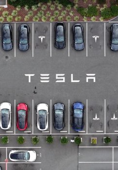 Tesla avtomatik haydash tizimi oʻlimli ishni kelishuv bilan yakunladi