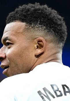 Martynovich Mbappe bilan futbolka almashganini esladi