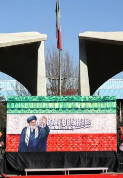 Eronda Ali Xomanaiy uchun davlat dafn marosimi o‘tkaziladi