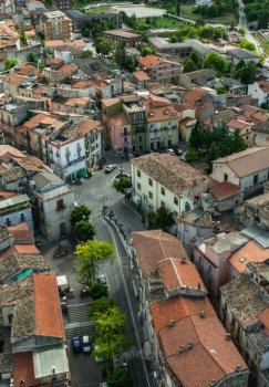 Italiyada qarovsiz qolgan uylar bir yevrodan sotuvga qo'yildi