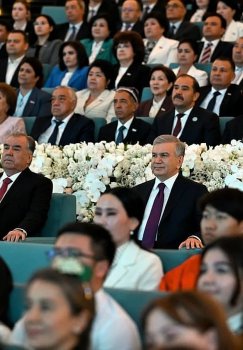 Mirziyoyev va Rahmon Toshkentda an'anaviy konsertni tomosha qildilar