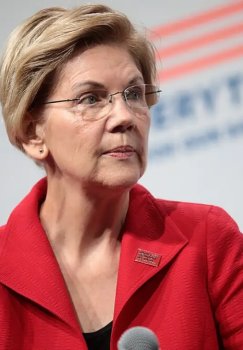 Сенатор Уоррен назвала бомбовый теракт в школе Эрон грубой ошибкой.