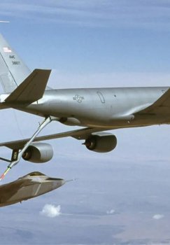 Сбитый американский танкер в результате неизвестной атаки над Ираком