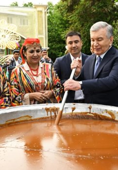 Shavkat Mirziyoyev Bog'imaydon mahallasidagi obodonlashtirish ishlari bilan tanishdi
