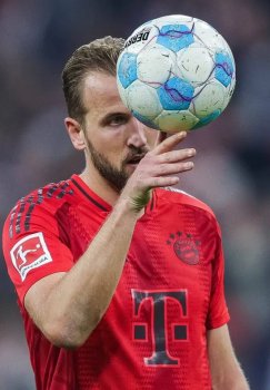 Гарри Кейн: Рекорд Левандовски пока рано обновлять