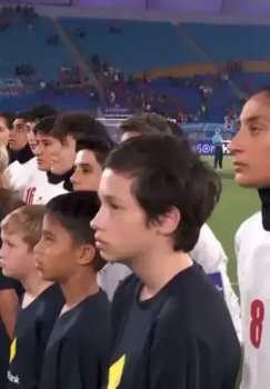 Eron ayollar jamoasi madhiya paytida jim qoldi