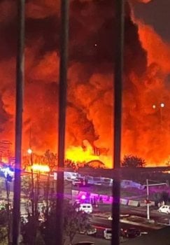 Toshkent tumanida Uch qahramon bozorida yong‘in yuz berdi