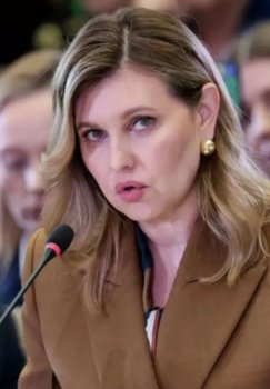 Soskin assessed Zelensky's sitting in Trump's chair as a political necessity.