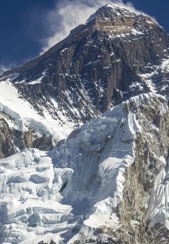 Everest cho'qqisida bir kunda rekord darajadagi alpinistlar to'plandi