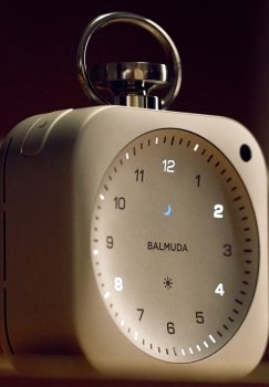 Yaponiyada minimalist uslubdagi zamonaviy budilnik soati taqdim etildi