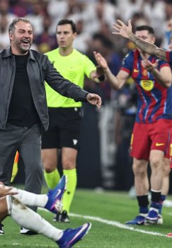Hansi Flik Kilian Mbappeni dunyoning eng kuchli futbolchilaridan biri deb atadi