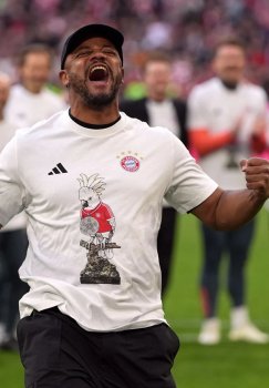 Bavariya 35 bor chempion bo'lib g'ayrioddiy sovrin oldi