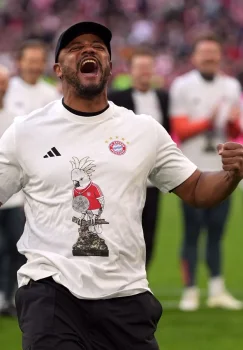 Bavariya 35 bor chempion bo'lib g'ayrioddiy sovrin oldi