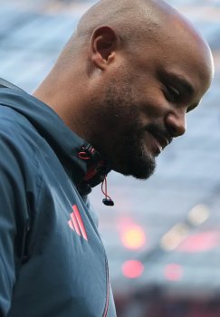 Венсан Компани сомневается в позициях двух защитников на поле