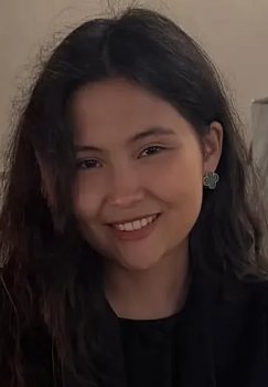 Звезда шахмат Бибисара Асаубаева начала изучать родной язык