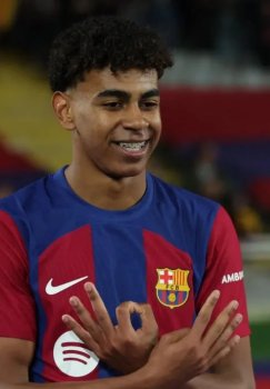 Yamal stated that Barcelona needs a strong central striker.