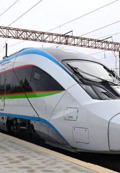 Prezident Mirziyoyev ilk zamonaviy tezyurar poyezd sinovini o'tkazdi