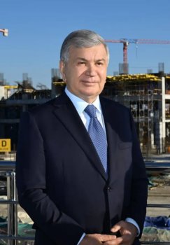 Mirziyoyev Yangi Toshkentdagi yangi futbol stadionini tekshirib chiqdi