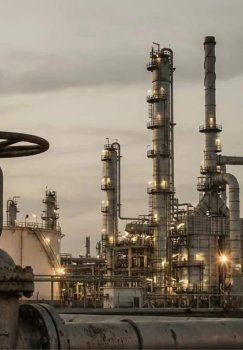 Trampning Eron portlarini bloklashi jahon bozorida neft narxini oshirdi